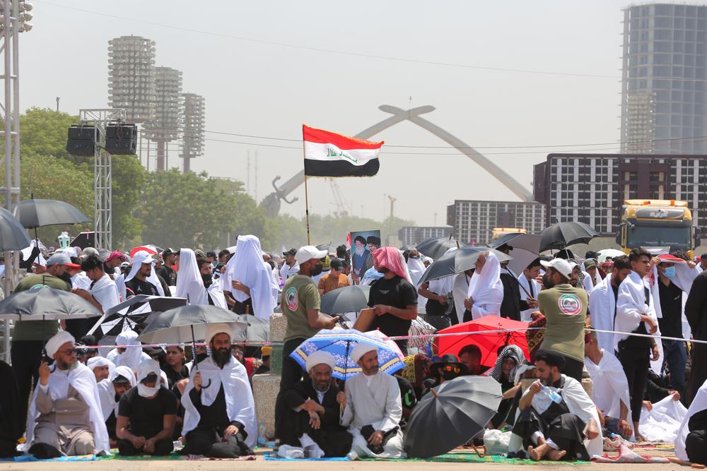 Thousands gather for mass prayer in Baghdad