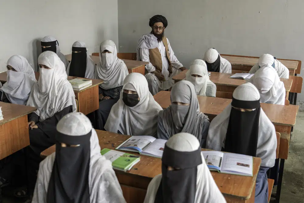 Afghan girls allowed to give graduation exams