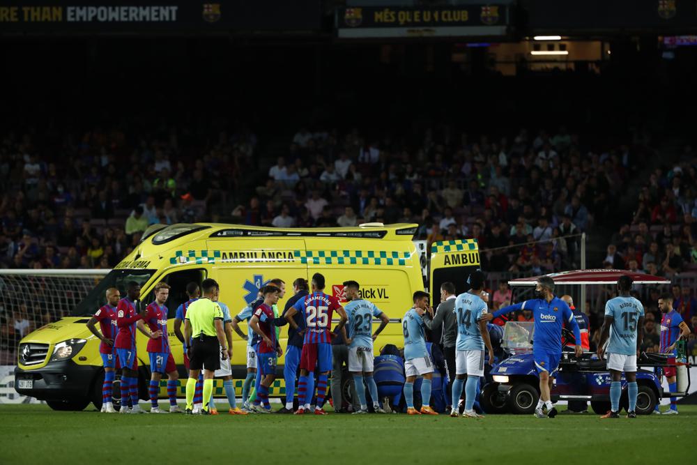 Barcelona defender Araújo leaves hospital after concussion