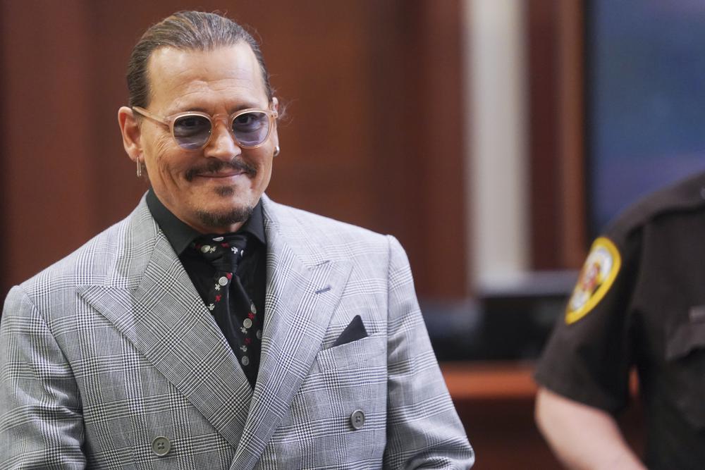 Johnny Depp was a controlling lover, ex-girlfriend testifies