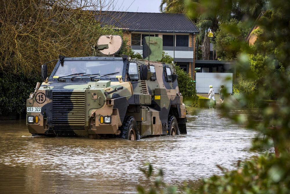 Homes of 85,000 people at risk, but rain eases around Sydney