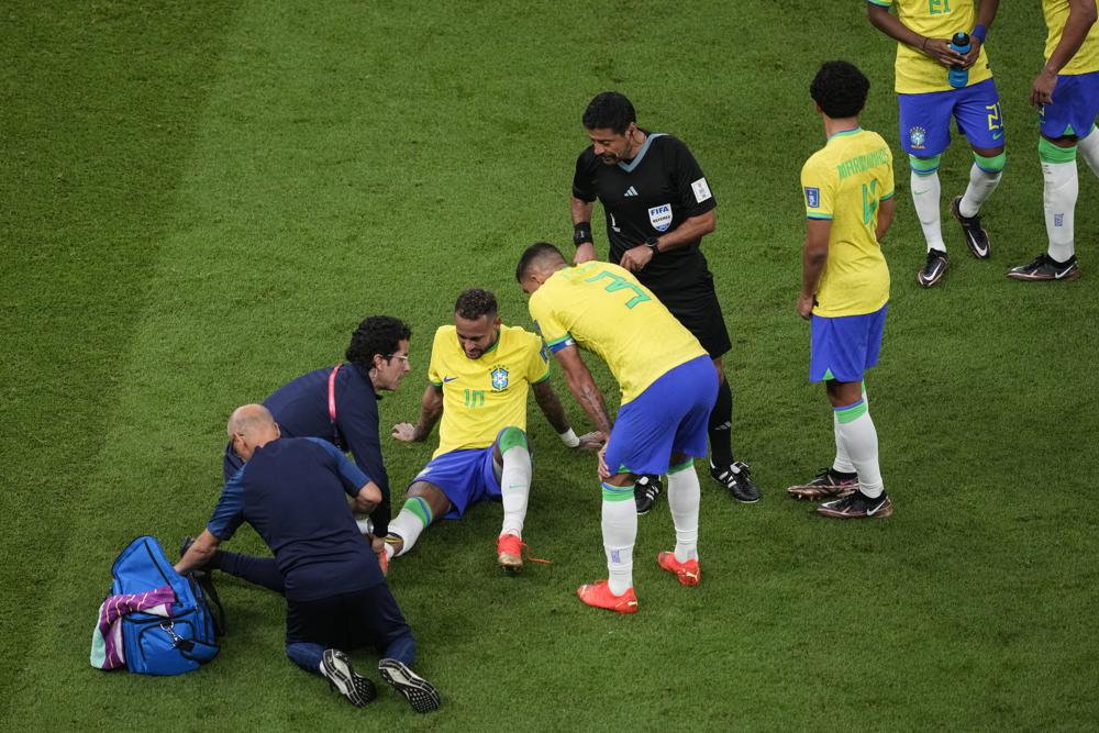 Neymar gets treatment at hotel as Brazil plays at World Cup