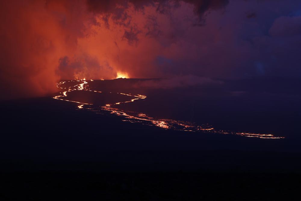 Glowing lava ooze from Hawaii volcano