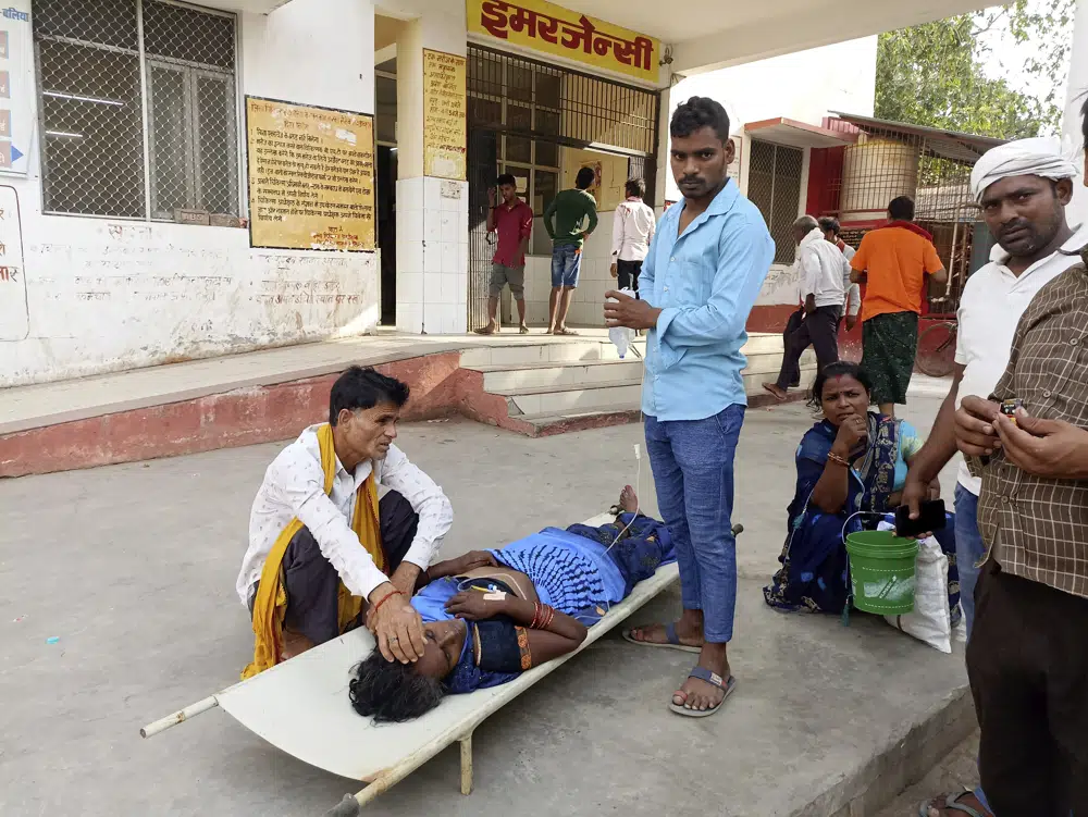 Nearly 100 die as India struggles with heat