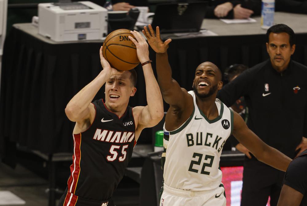 Bucks capitalize on hot start to roll past Heat 132-98