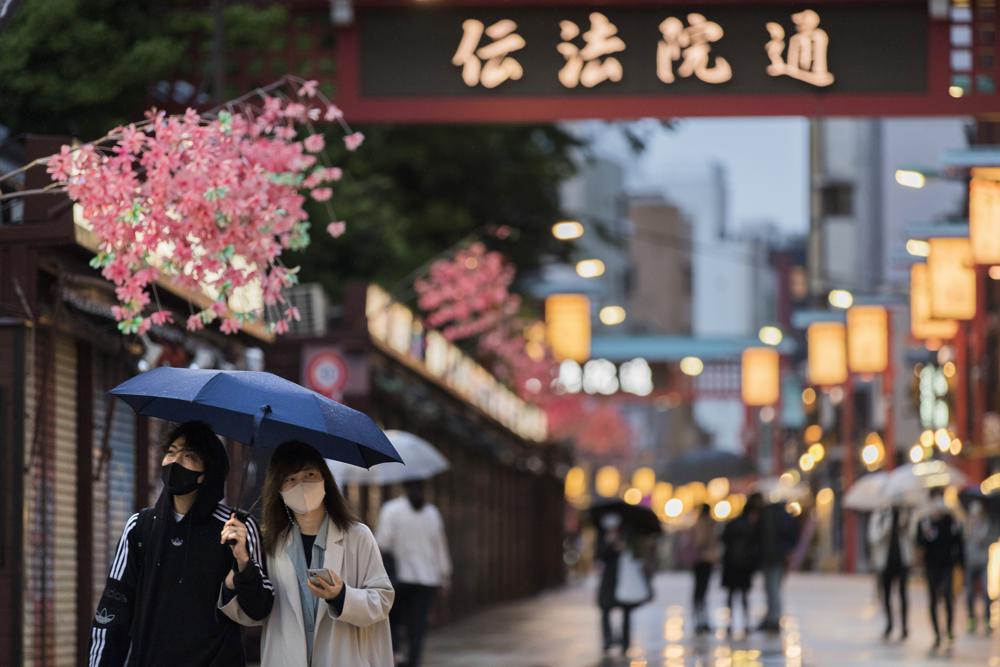 Japan keeps tourism freeze despite plunge in virus cases