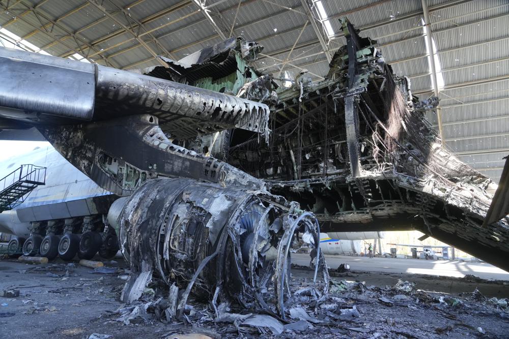 Defenders inside Ukrainian steel mill refuse to surrender