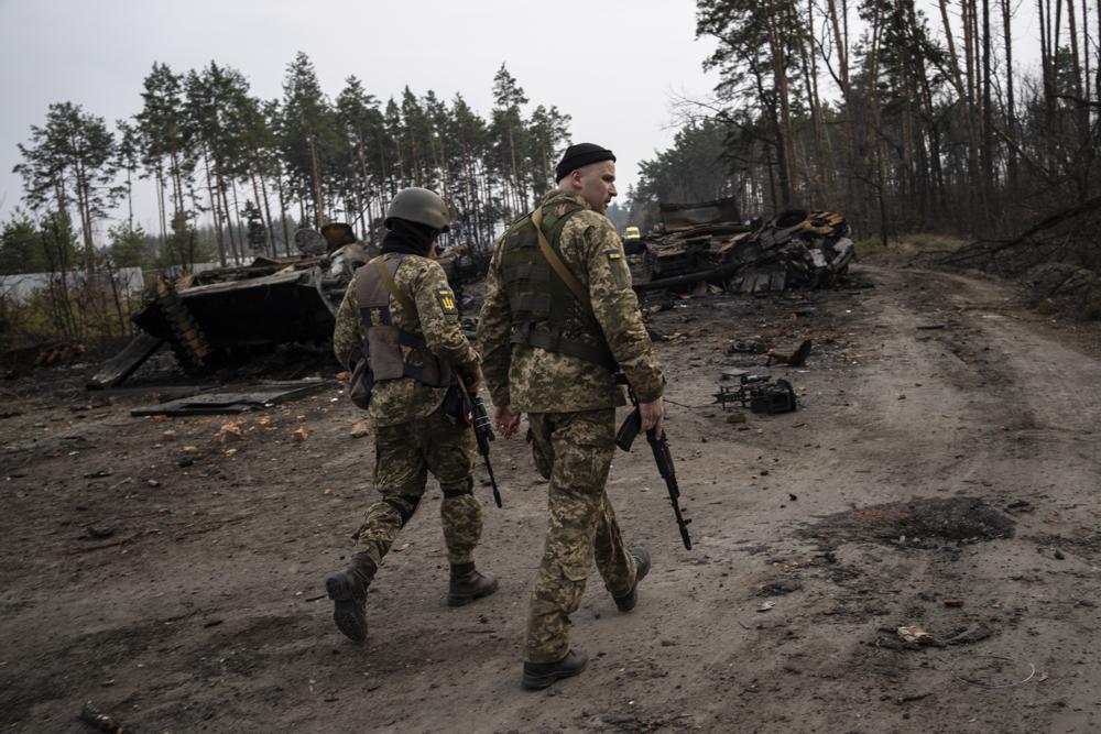 Russians leave Chernobyl site as fighting rages