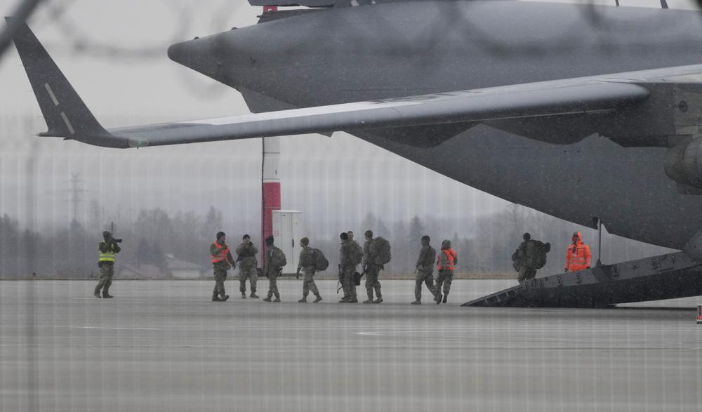 U.S. airborne infantry troops arrive in Poland amid tensions