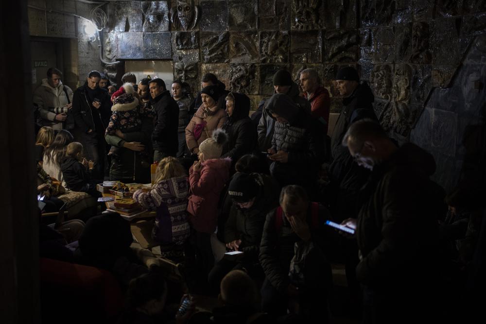 Russians push deeper into Mariupol as locals plead for help