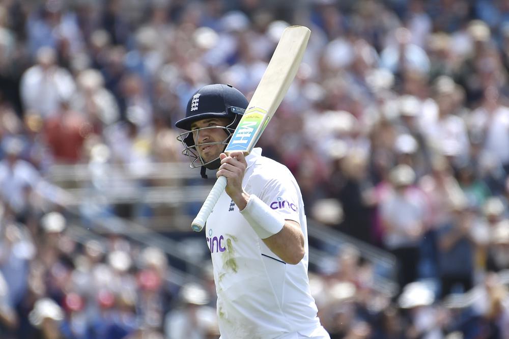 Overton misses out on century, England gets lead in 3rd test