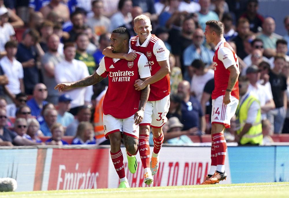 Gabriel scores 2 in Arsenal’s 4-2 win over Leicester