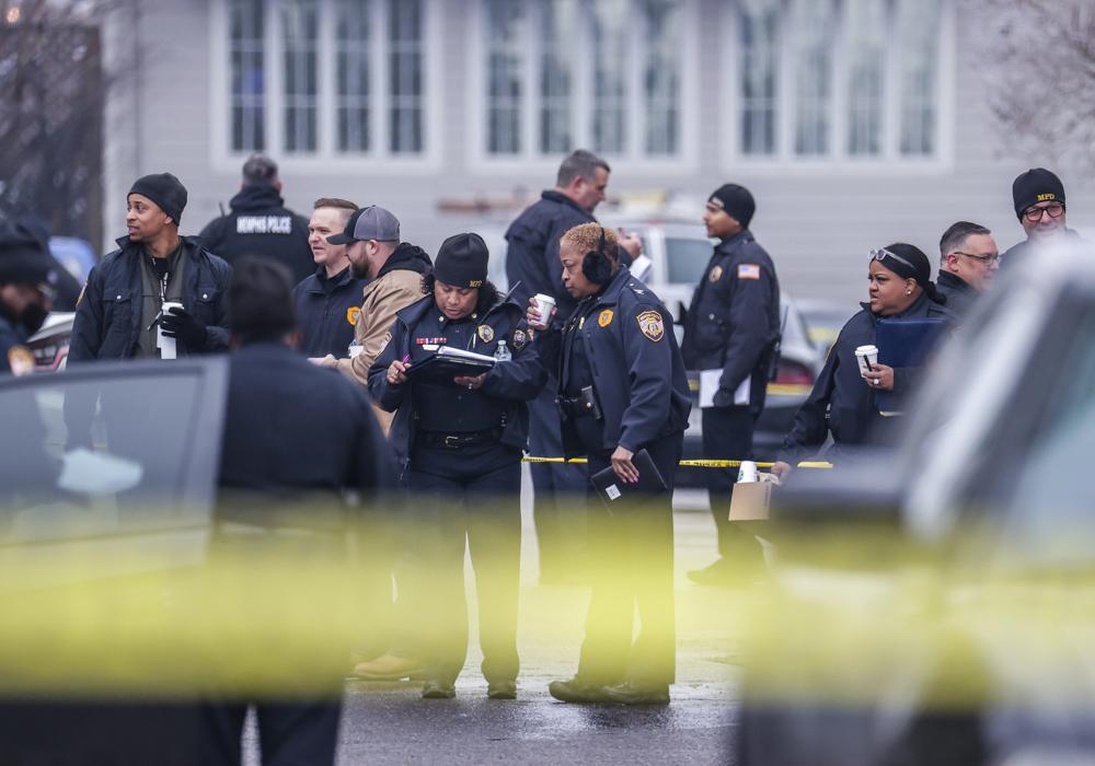 1 dead, officer wounded in shooting at Memphis library