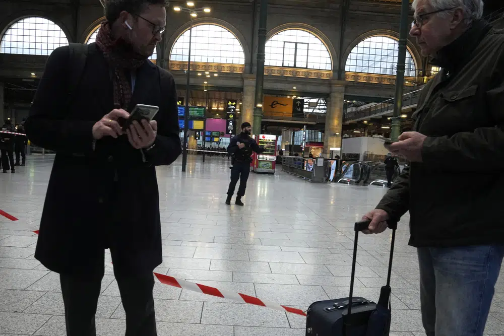 6 stabbed in Paris train station, attacker shot by police