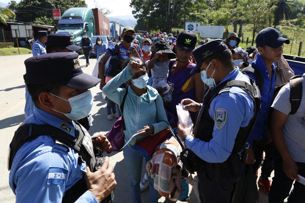 Hundreds of migrants set off from Honduras toward US border