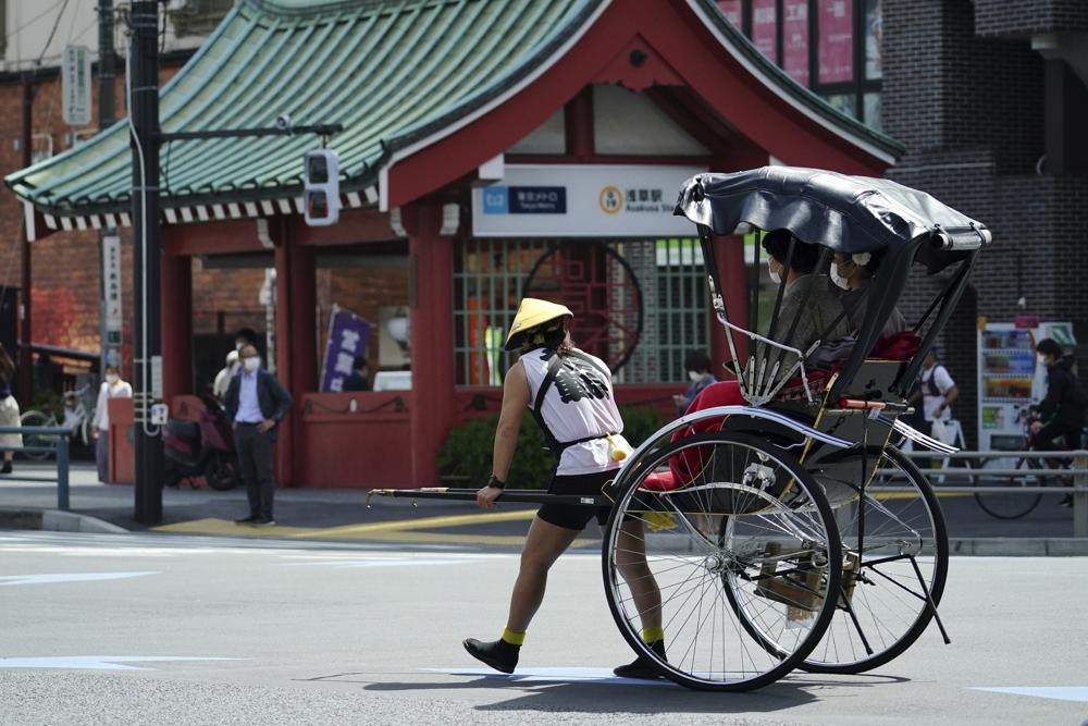 Japan to allow limited foreign package tours as experiment