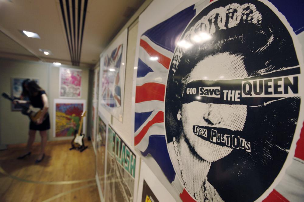 Sex Pistols to give queen’s jubilee a touch of punk