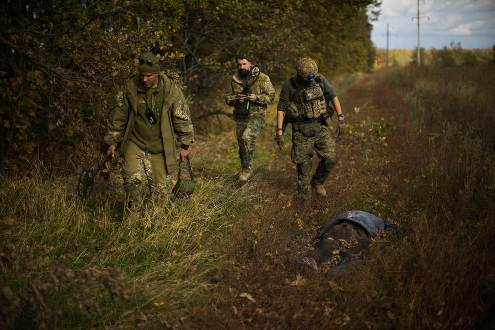 Ukrainian minesweepers remove deadly threats to civilians