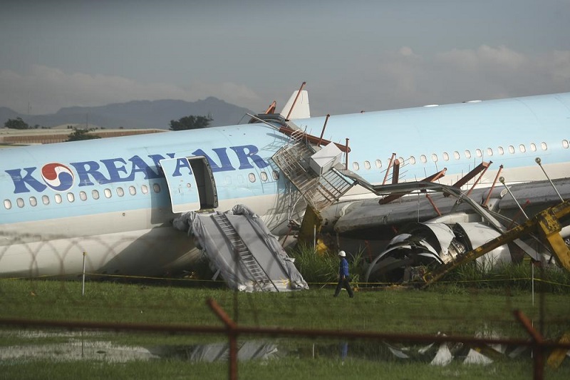 Airplane overshoots runway at Philippine airport