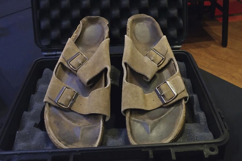 Sandals worn by Steve Jobs auctioned for $218K