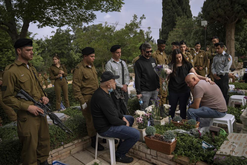 Israel commemorates war dead