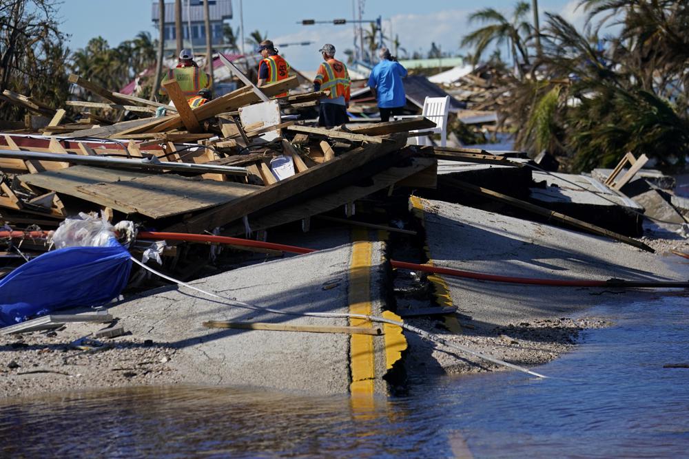 Feds vow major aid for Hurricane Ian victims amid rescues