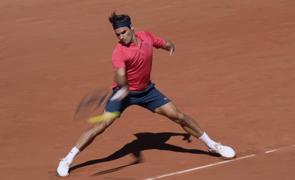 Federer marks his return with a win