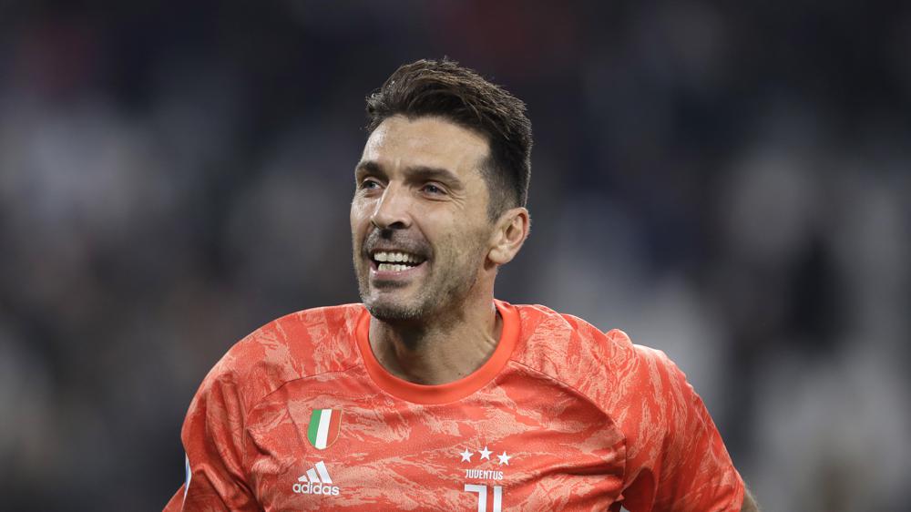 Buffon extends career in return to Parma, his first club