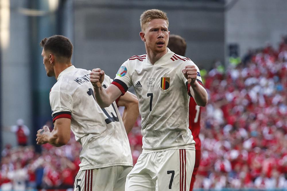 De Bruyne leads Belgium over Denmark 2-1