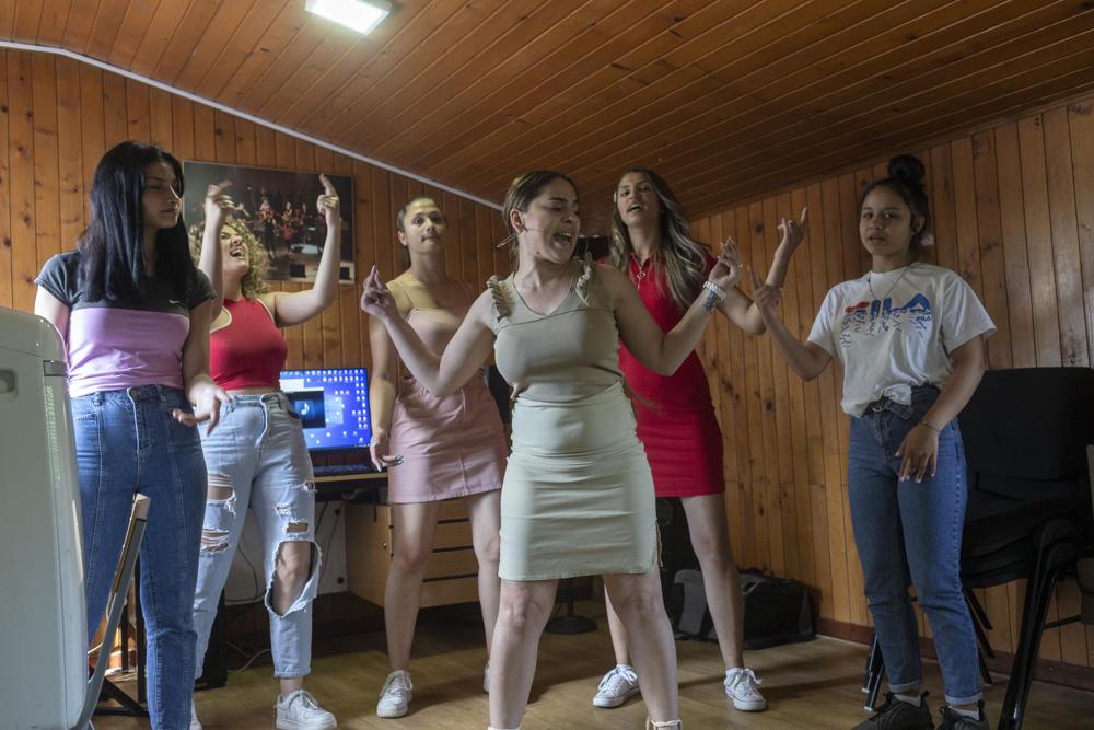 Serbian Roma girl band sings for women’s empowerment