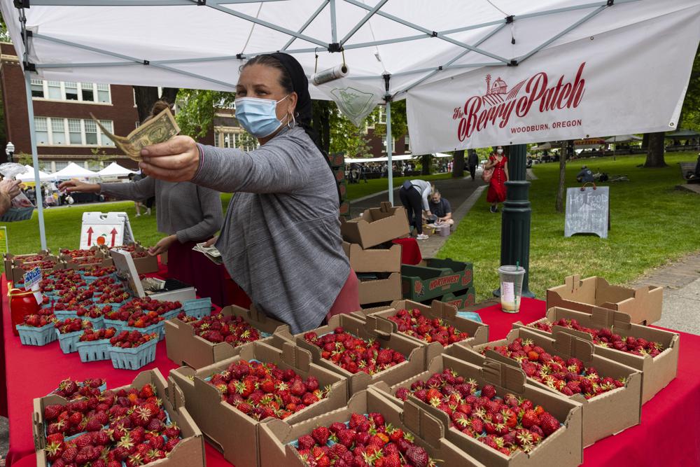 8 ways to get the most out of the farmers market with kids