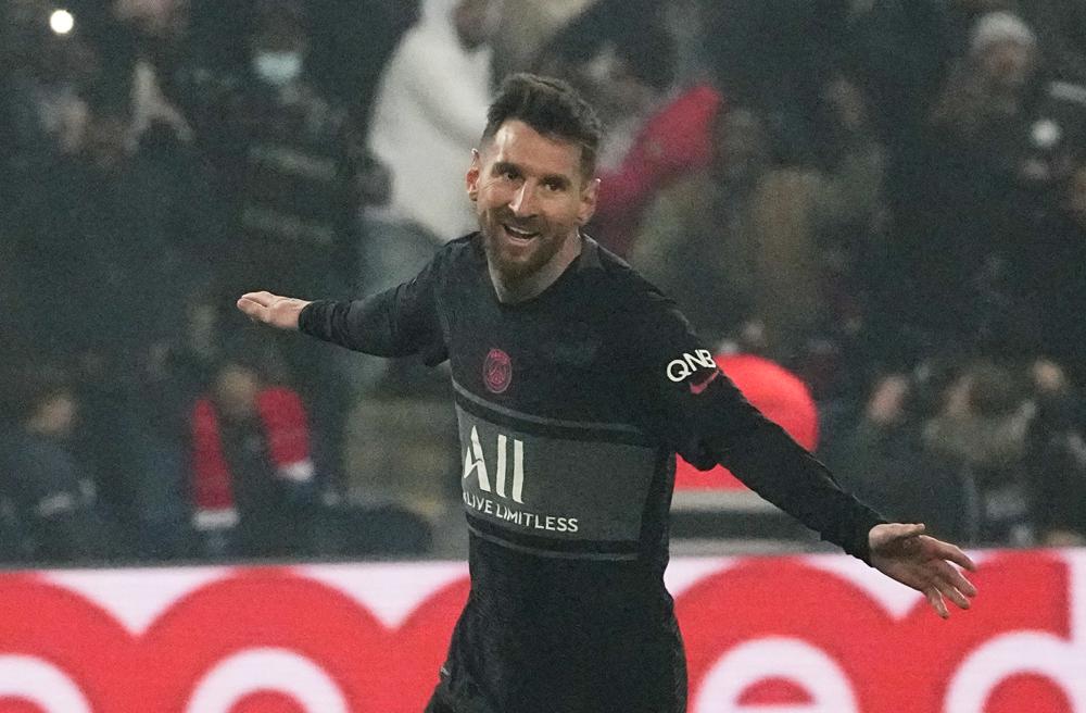 Messi scores his first league goal for PSG