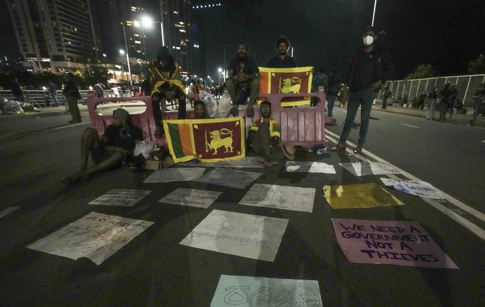 Sri Lankans occupy president’s office entrance