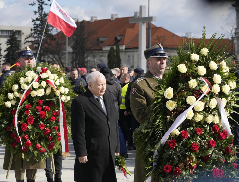 Some sirens sound in Poland’s disputed memorial