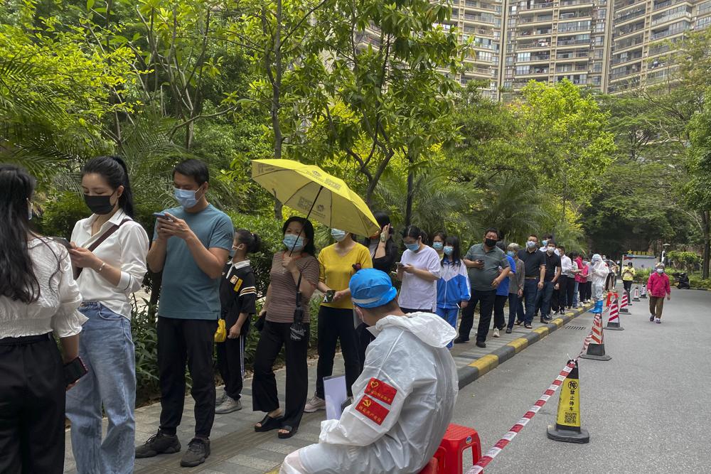 Guangzhou closes to most arrivals