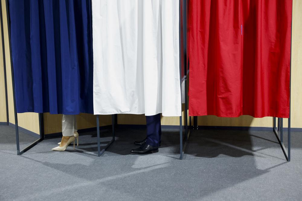 Candidates vote in French presidential runoff