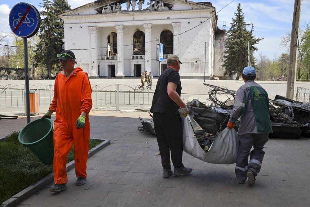 Fire seen intensifying on Mariupol holdout