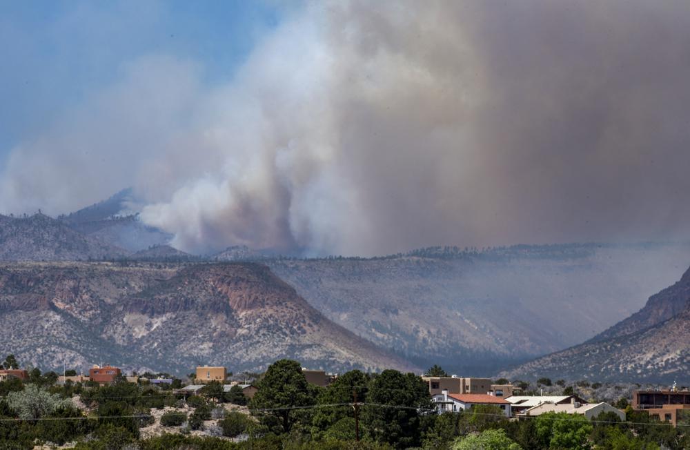 Firefighters battling New Mexico blaze brace for wind