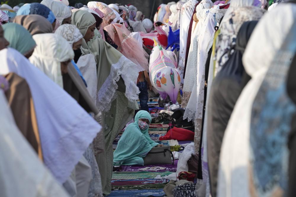 Indonesian Muslims fully celebrate Eid al-Fitr