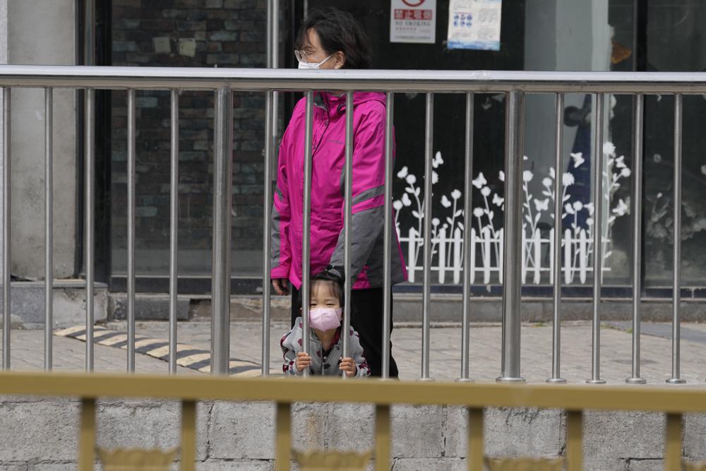 Shanghai tightens lockdown