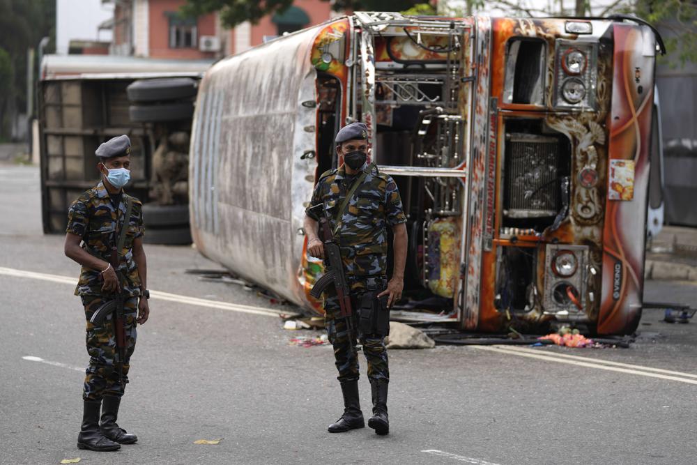 Sri Lanka orders troops to shoot