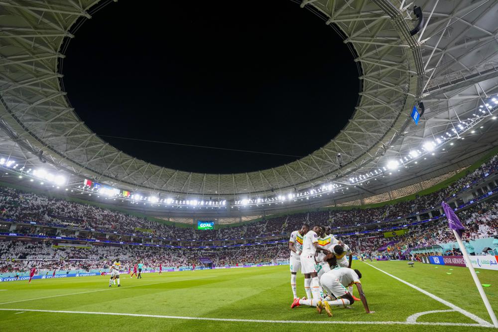 Qatar loses 3-1 to Senegal as host nearing World Cup exit