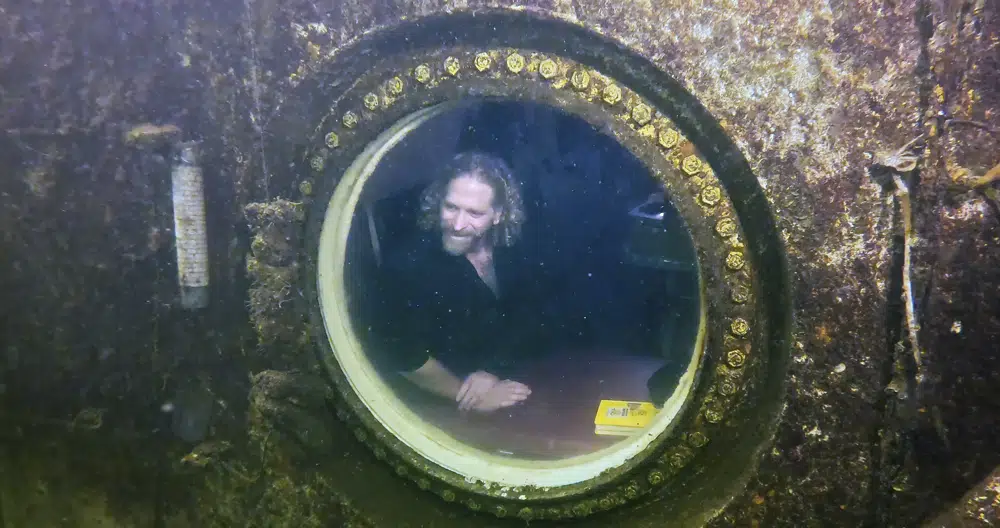 Florida man living underwater breaks record