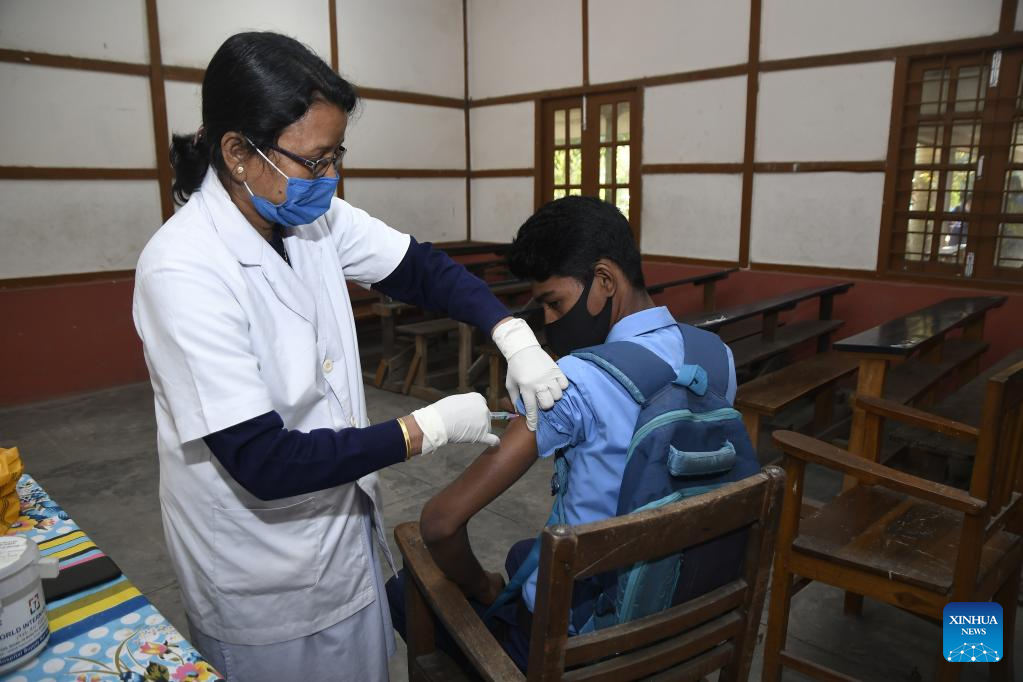 India vaccinates 15 to 18-year-olds amid Omicron fears