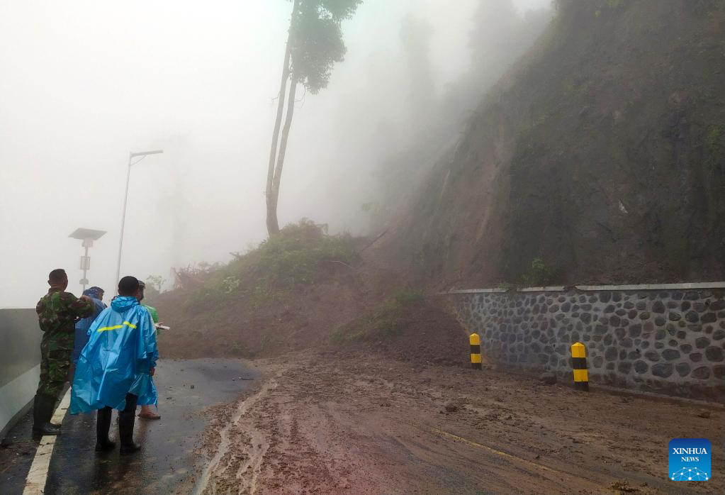 3 killed in landslides Indonesia’s East Java