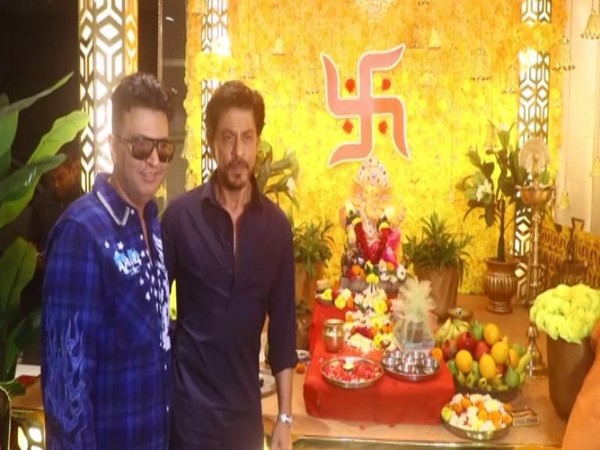 Indian actor SRK visits Bhushan Kumar’s office