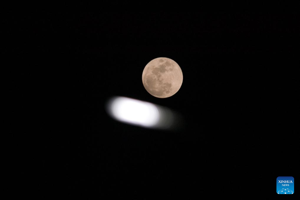 Full moon pictured around world