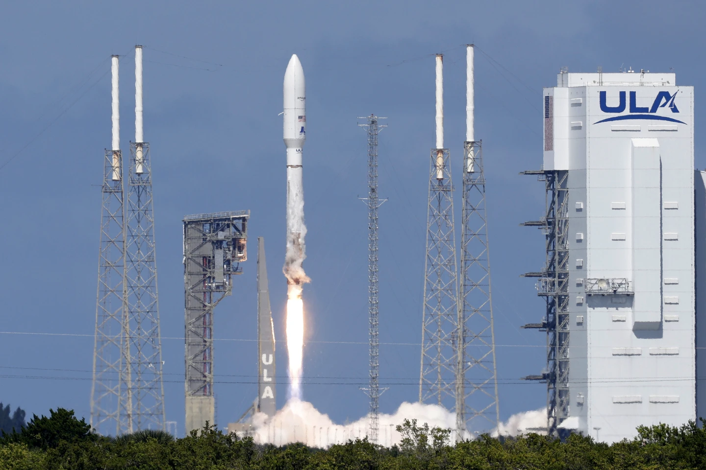 Amazon Tests Satellites for Internet