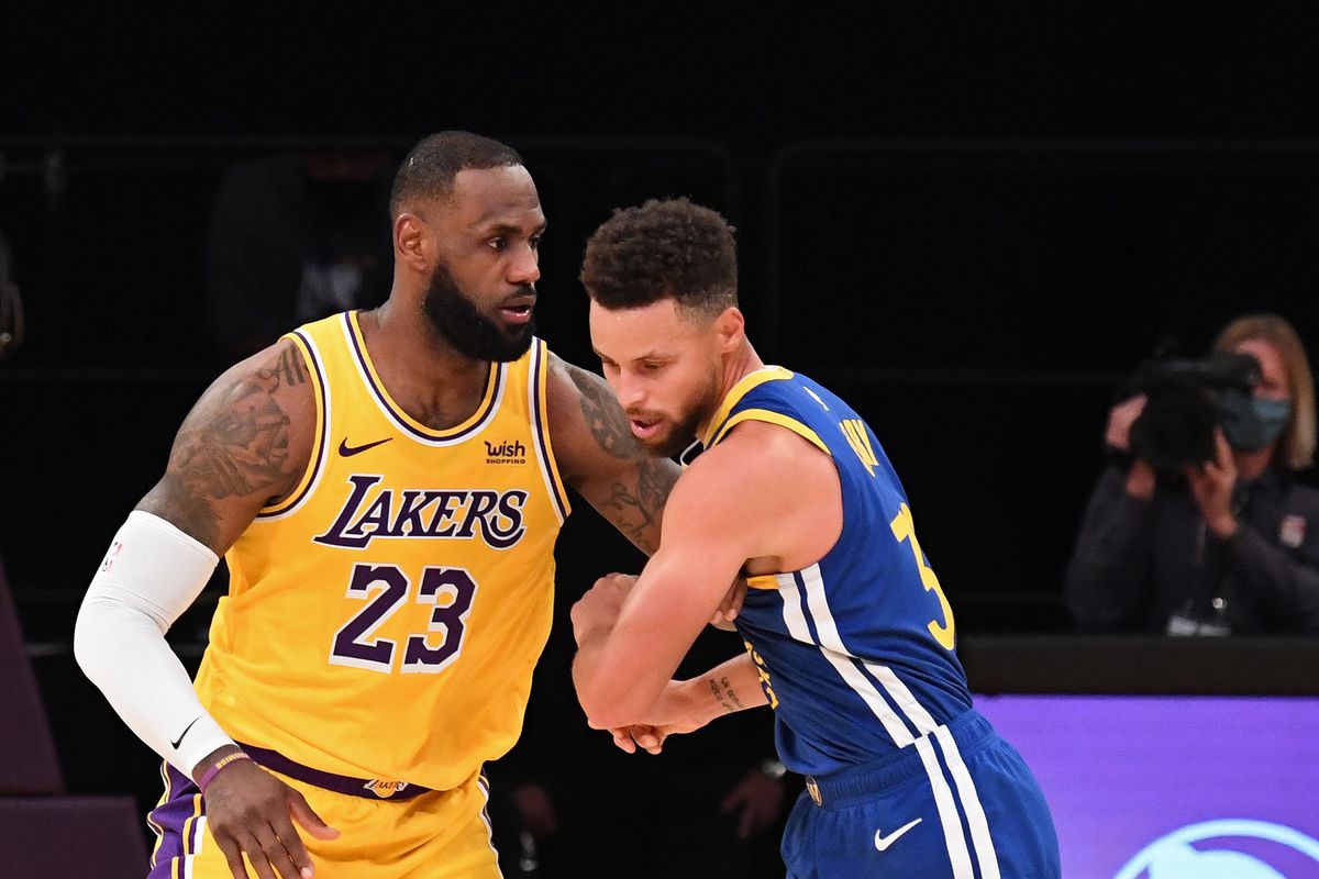 Curry’s triple-double leads Warriors past Lakers