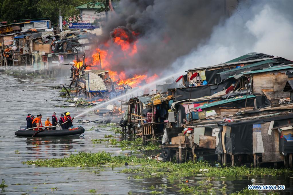 6 injured as fire engulfs cargo ship in Philippines